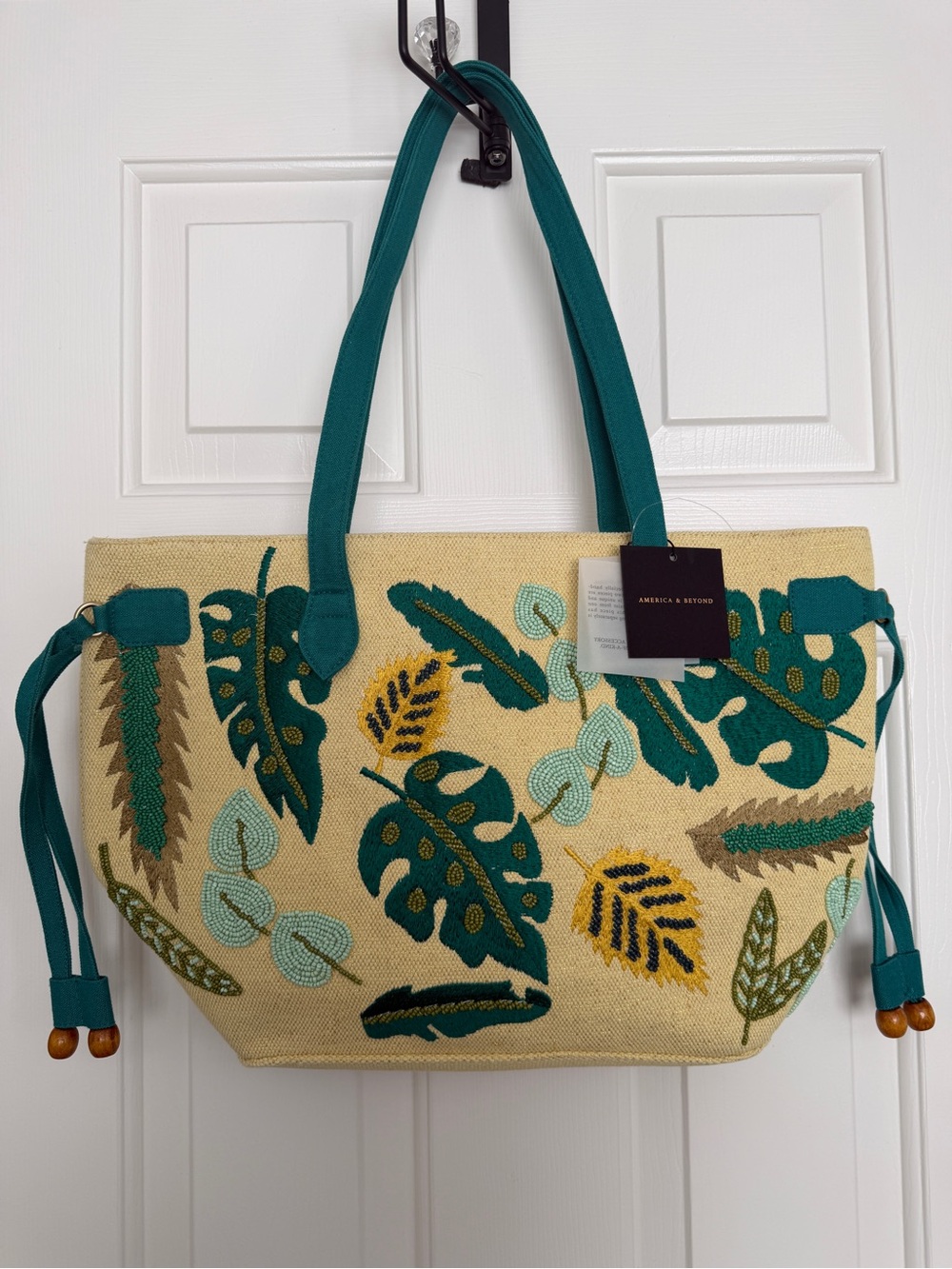 NWT Tropical Leaf Embroidered Tote Bag